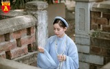 Thiếu nữ Hà Nội đẹp dịu dàng với áo dài cổ phục Việt Nam